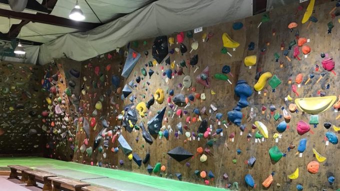 静岡県のクライミング施設「クライミング JAM（ジャム）S 焼津店」